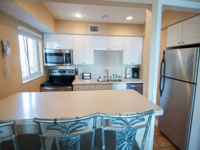 Bradenton Beach Vacation Condo Sleeps Six Guests